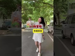 Vermicelli i makaron z warzywami i marynowanym jajem