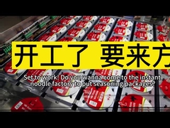 W warsztacie pakowania makaronów Yang Zhang Gui