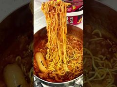 12 miesięcy Żywotność Koreańska kiełbasa Gorące kurczaki makaron autentyczny koreański smak makaron natychmiastowy