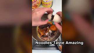 Wermiszel, makaron, wołowina jajeczna i warzywa