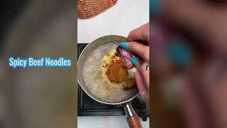 Pikantny makaron wołowy z makaronem 189 g x 12 beczek