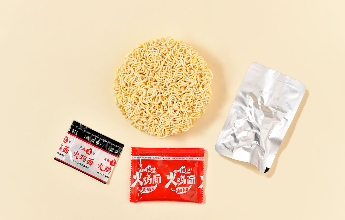 Koreańskie instant noodles z gorącym smakiem kurczaka OEM Koreańskie chicken noodles 154g*12