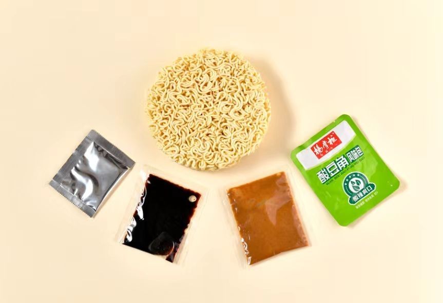 Wuhan Dry Instant Noodles ((Spicy Sesame Sauce Flavored Mixed Noodles) OEM Akceptowalny 158g*12