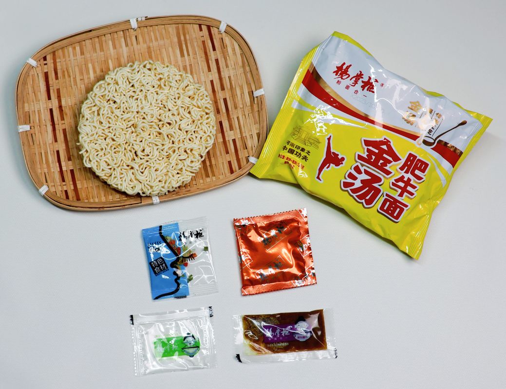 12 miesięcy Żywotność instant noodles złota zupa smak wołowina dla najlepszego doświadczenia smaku