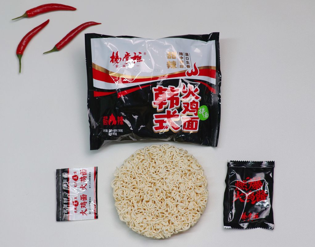 130g*24 Instant Noodles Gorący smak kurczaka dla rynku wysokiej sprzedaży