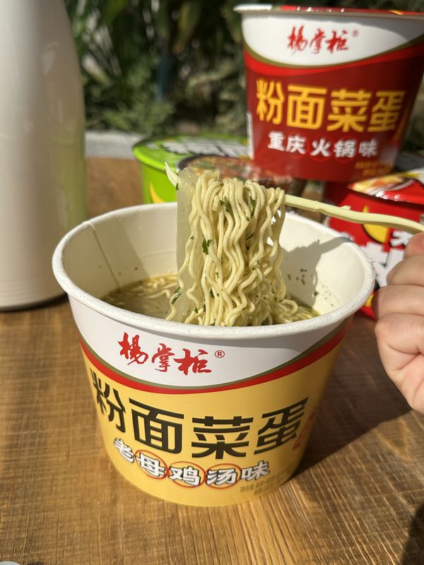 Metody gotowania W wodzie wrzącej Mieszane smażone Instant Ramen Noodle z Noodle 182g i składniki Noodle