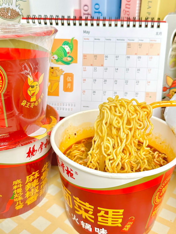 Chongqing Hotpot Flavor Cup Noodles z 12-miesięcznym okresem trwałości