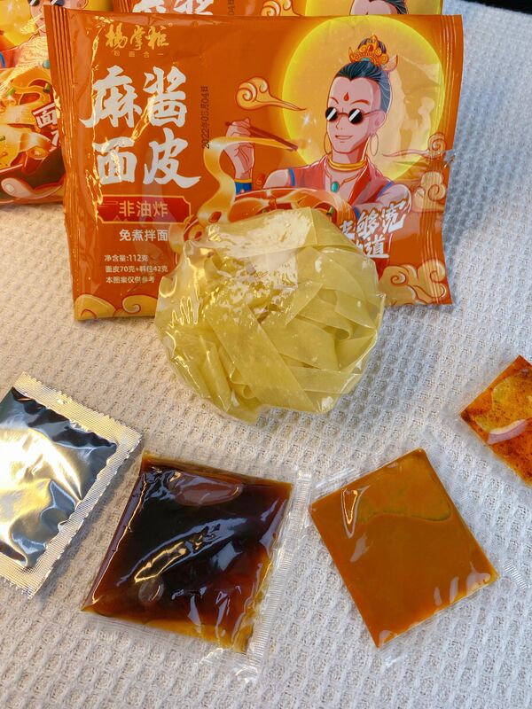 Pasty sezamowe, smakowe, instant noodle z makaronem, idealne dla sklepów z fast foodem i dostawców usług spożywczych poszukujących produktów