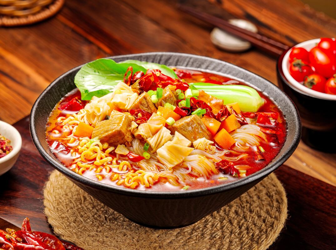 Szczegóły o masie netto sosu z autentycznym smakiem Chongqing Mala Idealny do zastosowań kulinarnych i przetwarzania żywności