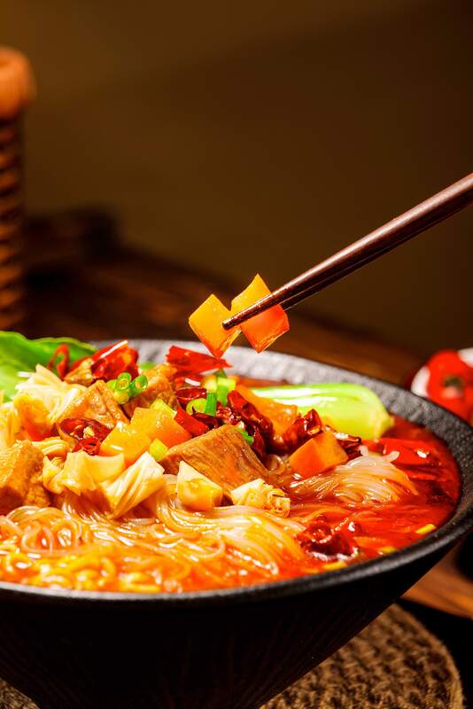 Składniki sosu Opis masy netto, okres ważności 12 miesięcy Zgodność z normami i przepisami branżowymi