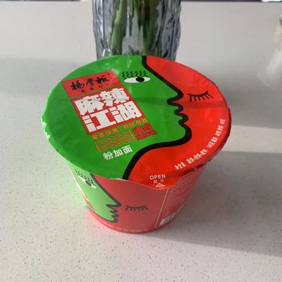 146 g kwaśnego i ostrego vermicelli i instant makaronu na przepyszny posiłek