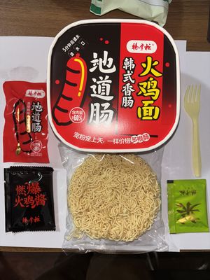 12 miesięcy Żywotność Koreańska kiełbasa Gorące kurczaki makaron autentyczny koreański smak makaron natychmiastowy